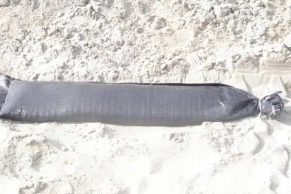 lege zandslurf met sluitkoord grijs